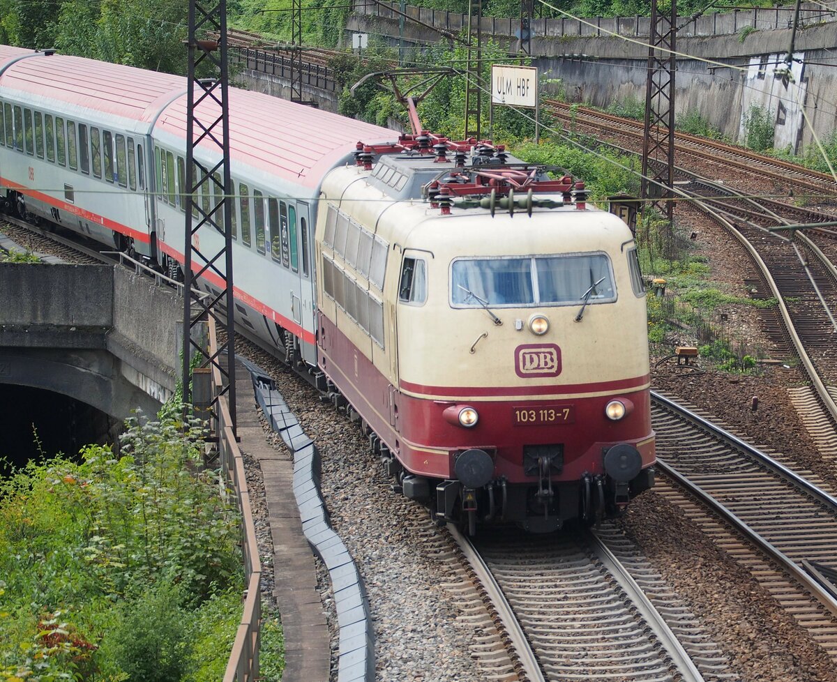 103 113-7 f�hrt mit �BB EC aus Ulm aus am 14.09.2014.