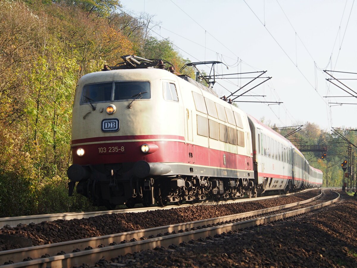 103 235-8 mit EC in Ulm am 26.10.2014.