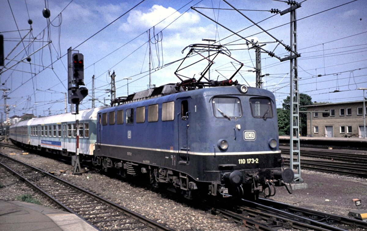 110 173-2 in Stuttgart am 04.05.1993.