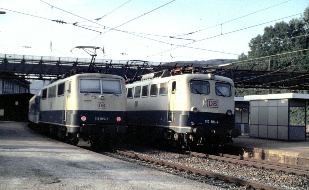 110 191-4 und 111 189-7 i Geislingen / Steige am 15.08.1997.
