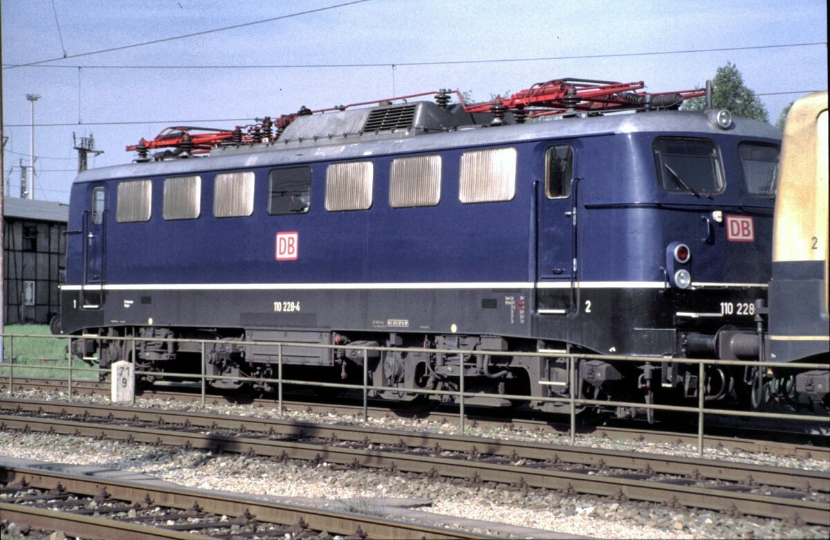 110 228-4 in Um am 09.05.1988.