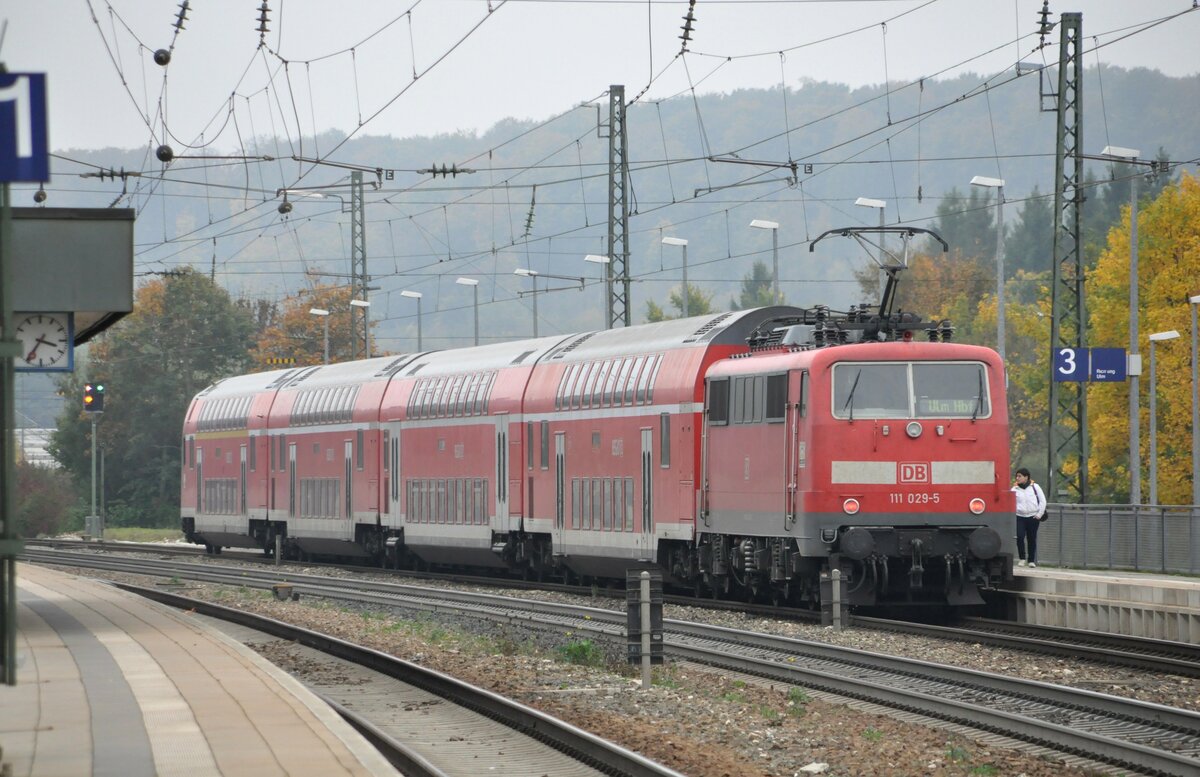 111 029-5 mi Doppelstokzug in Amstetten am 07.10.2010.