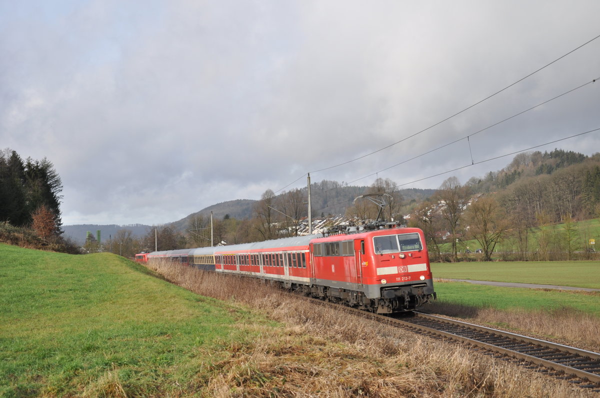 111 212-7 war am 04.01.2020 als RE90 nach Nürnberg Hbf unterwegs und wurde dabei in Sulzbach an der Murr fotografiert. 