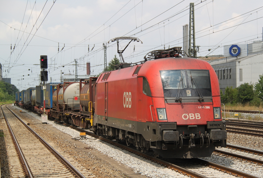 1116 280 mit KLV-Zug gen Brenner bei der Durchfahrt in M�nchen Heimeranplatz.26.07.2016
