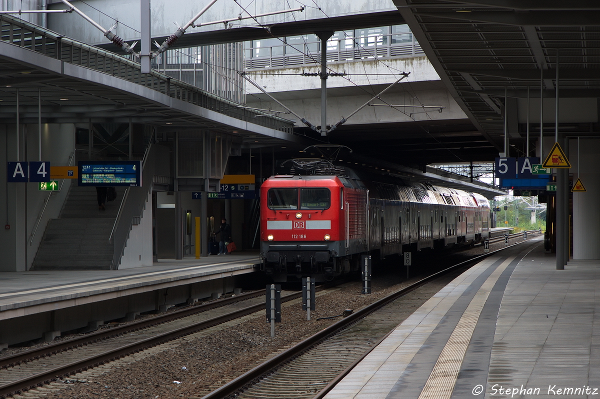 112 186-2 mit dem RE3 (RE 18349) von Schwedt(Oder) nach W�nsdorf-Waldstadt in Berlin S�dkreuz. 26.09.2013