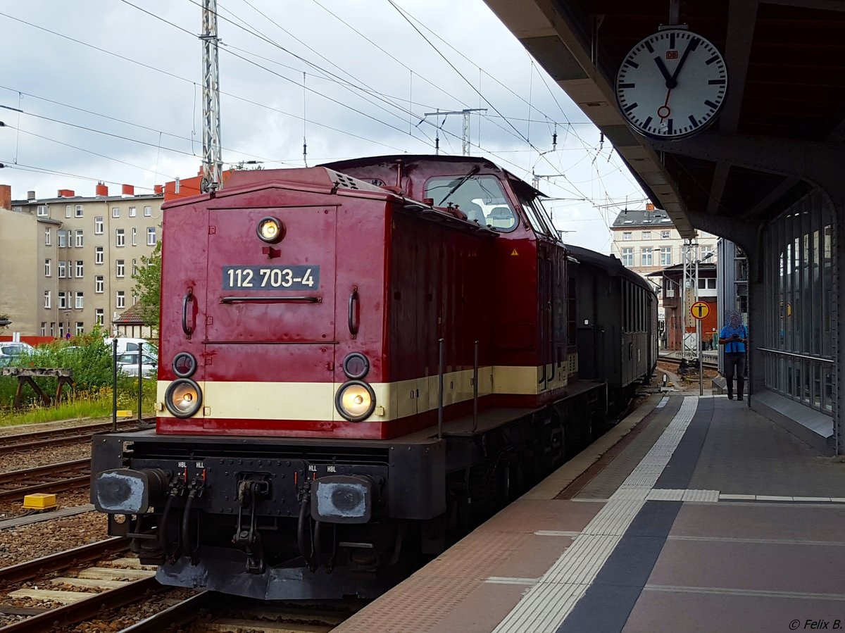 112 703-4 (203 230-8 MTEG) in Stralsund am Hauptbahnhof.