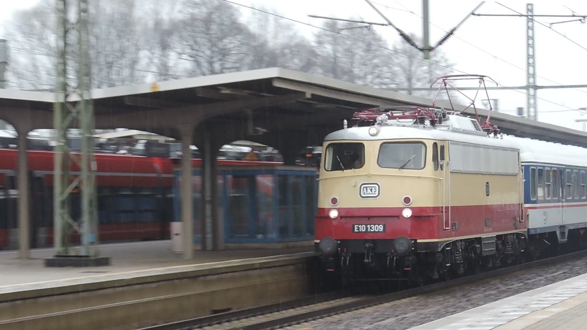 113 309(E10 1309) als DLr 469 von Delitsch nach L�hne bei der Durchfahrt in Ludwigslust.25.03.2016