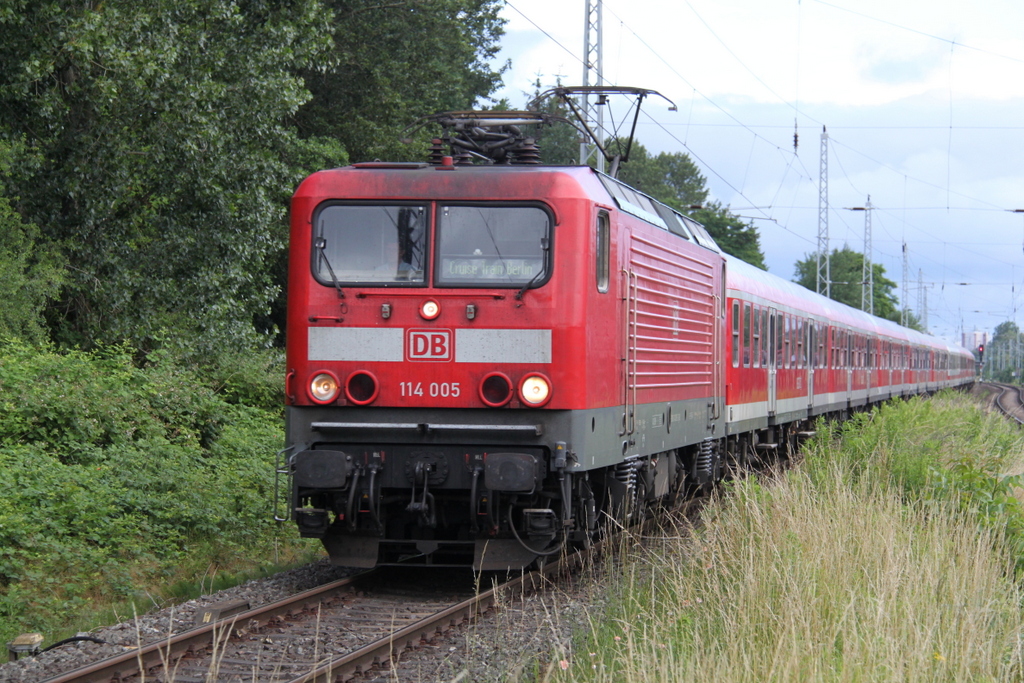 114 005 mit RE 13290(Warnem�nde-Berlin Ostbahnhof)bei der Durchfahrt im Haltepunkt Rostock-Bramow.26.06.2016