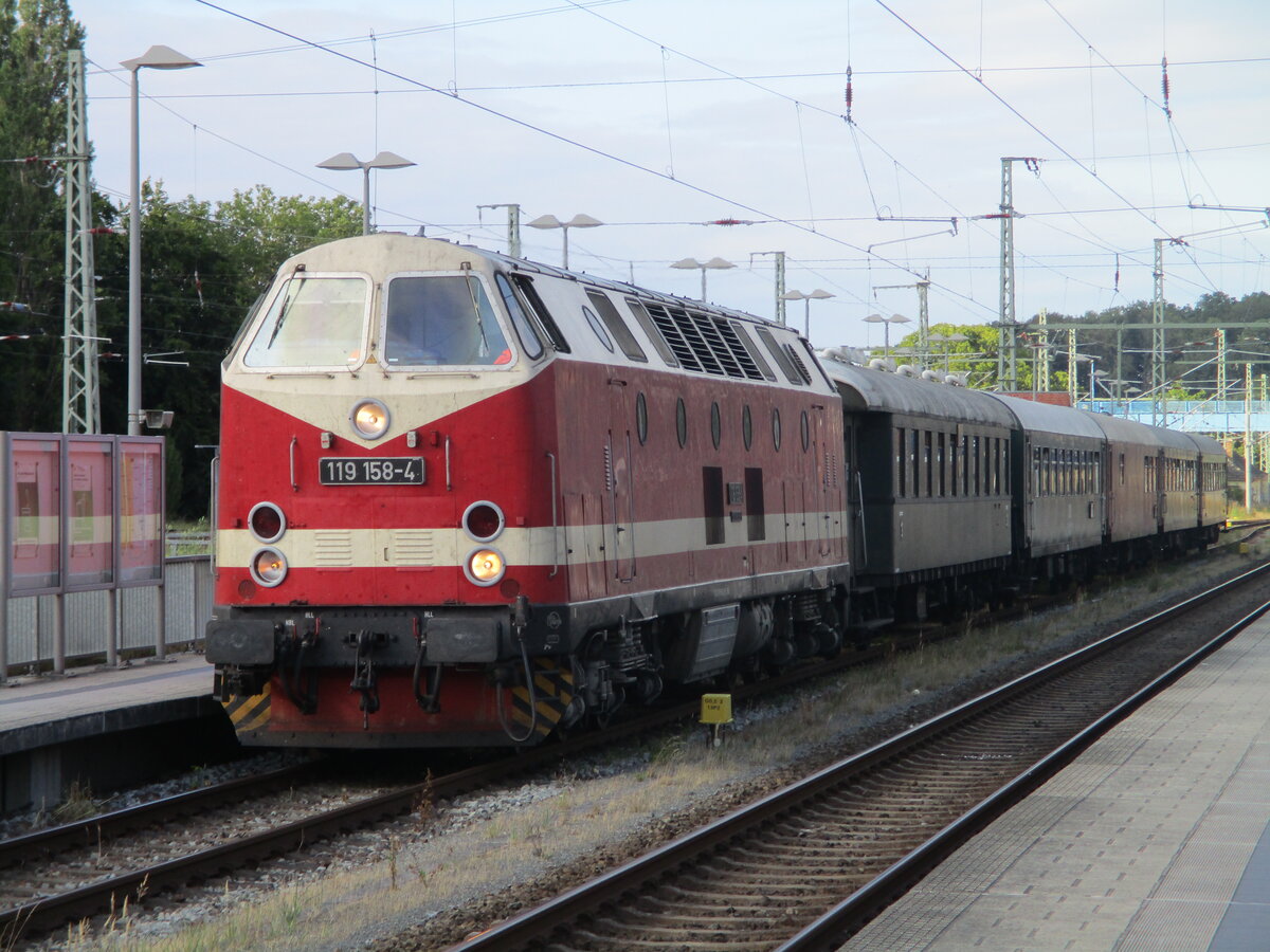 119 158 mit dem Strandexpress Binz-Berlin Schöneweide,am 05.Juli 2025,hatte in Bergen/Rügen zwei Minuten Aufenthalt.