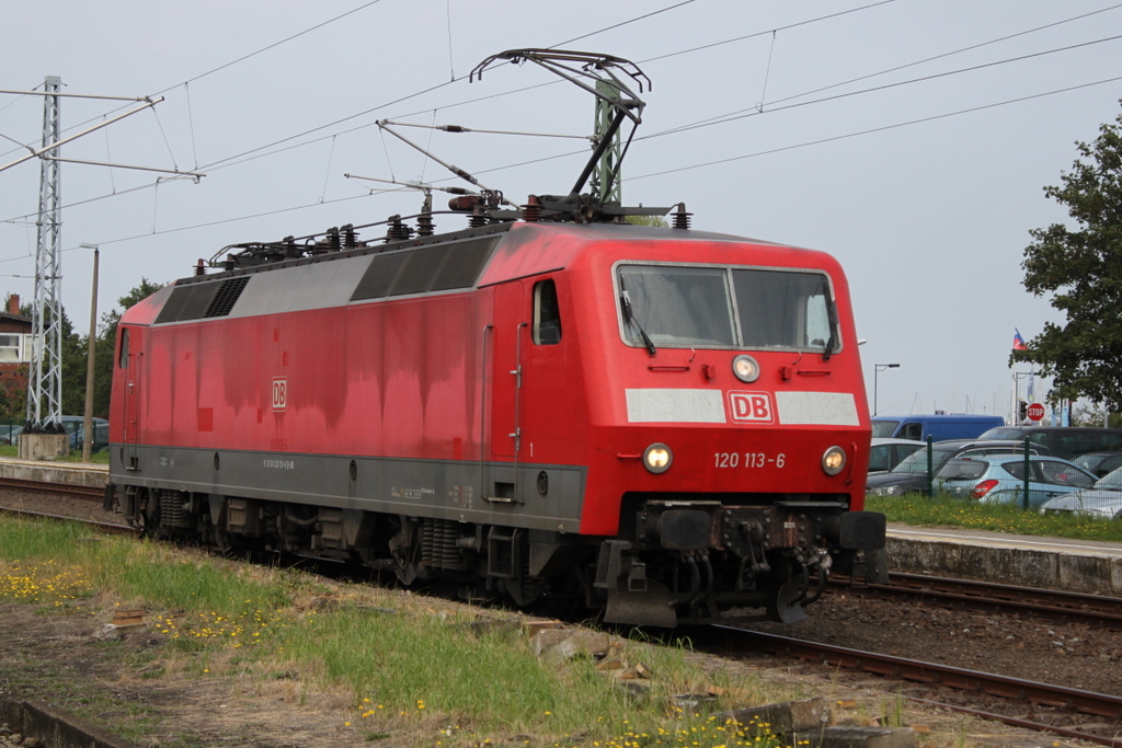 120 113-6 war am 16.08.2015 auf Schnupperkurs im Bahnhof Warnem�nde