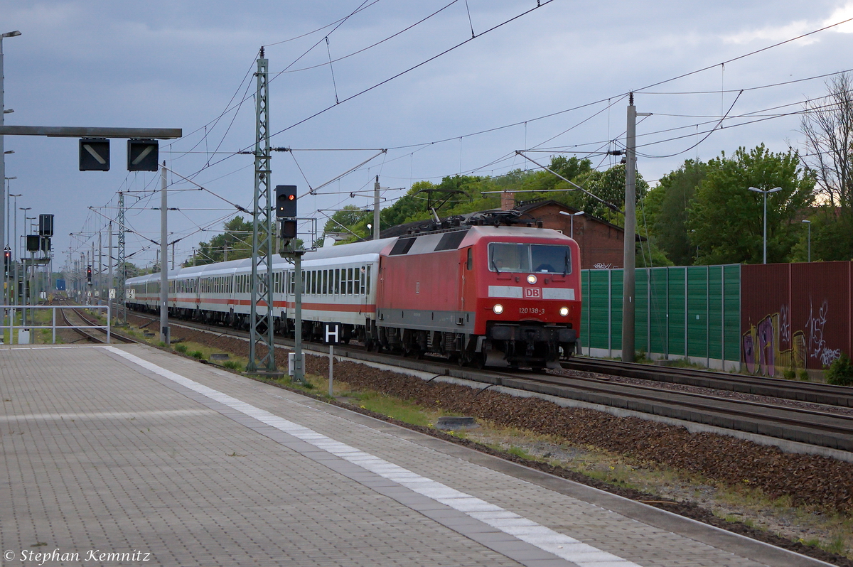 120 138-3 mit dem IC 1918 von Aachen Hbf nach Dresden Hbf in Rathenow. 09.05.2014