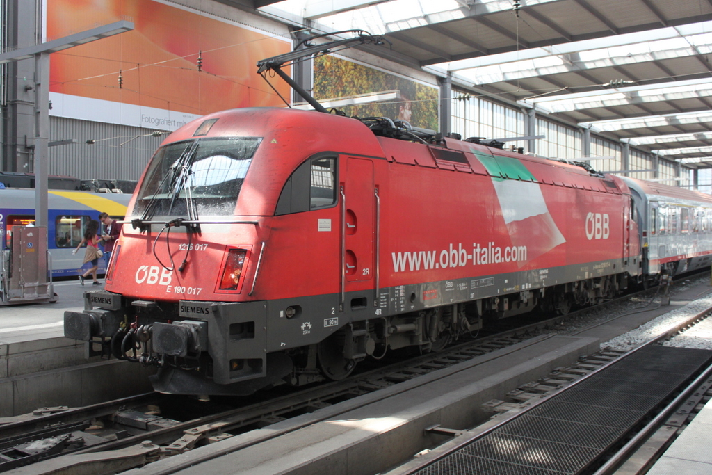 1216 017 stand am 22.07.2016 in M�nchen Hbf.