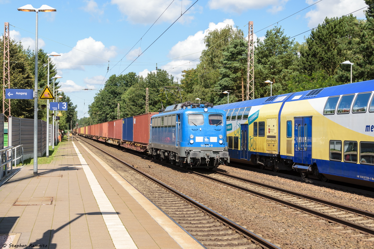 140 047-9 PRESS (140 801-2) für METRANS Rail s.r.o. mit einem Containerzug in Bienenbüttel und fuhr weiter in Richtung Uelzen. 19.08.2016