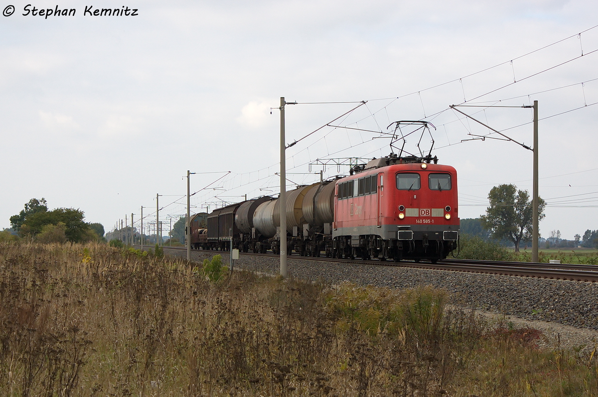 140 585-1 DB Schenker Rail Deutschland AG mit einem gemischtem G�terzug in Vietznitz und fuhr in Richtung Nauen weiter. 08.10.2013