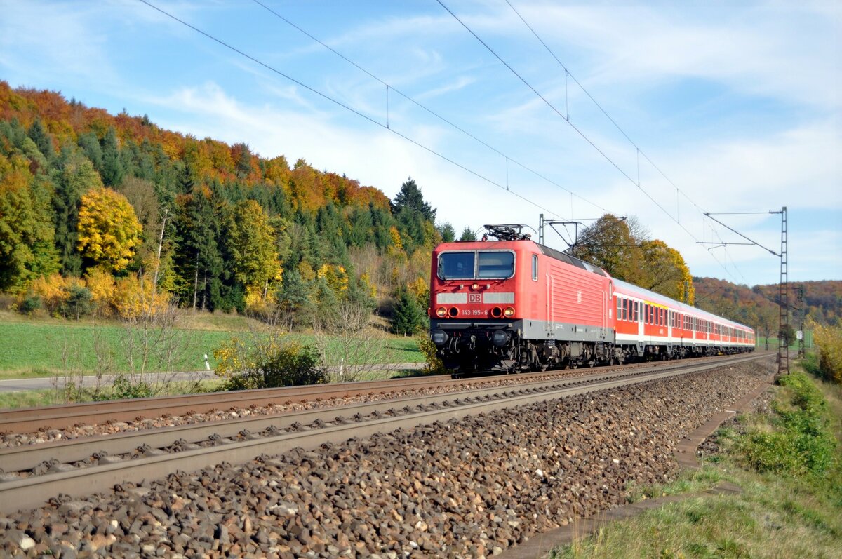 143 195-6 mit n-Wagen bei Amstetten am 19.10.2012.