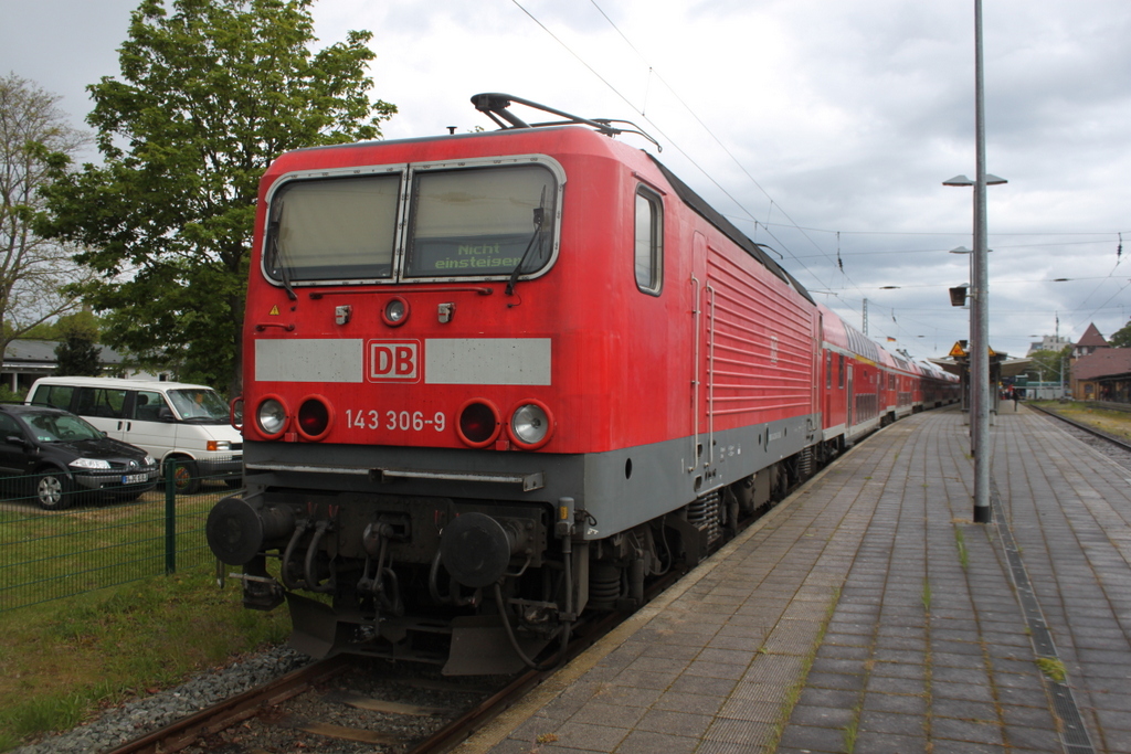 143 306-9 abgestellt mit RE 18491(Warnem�nde-Berlin)im Bahnhof Warnem�nde.15.05.2016