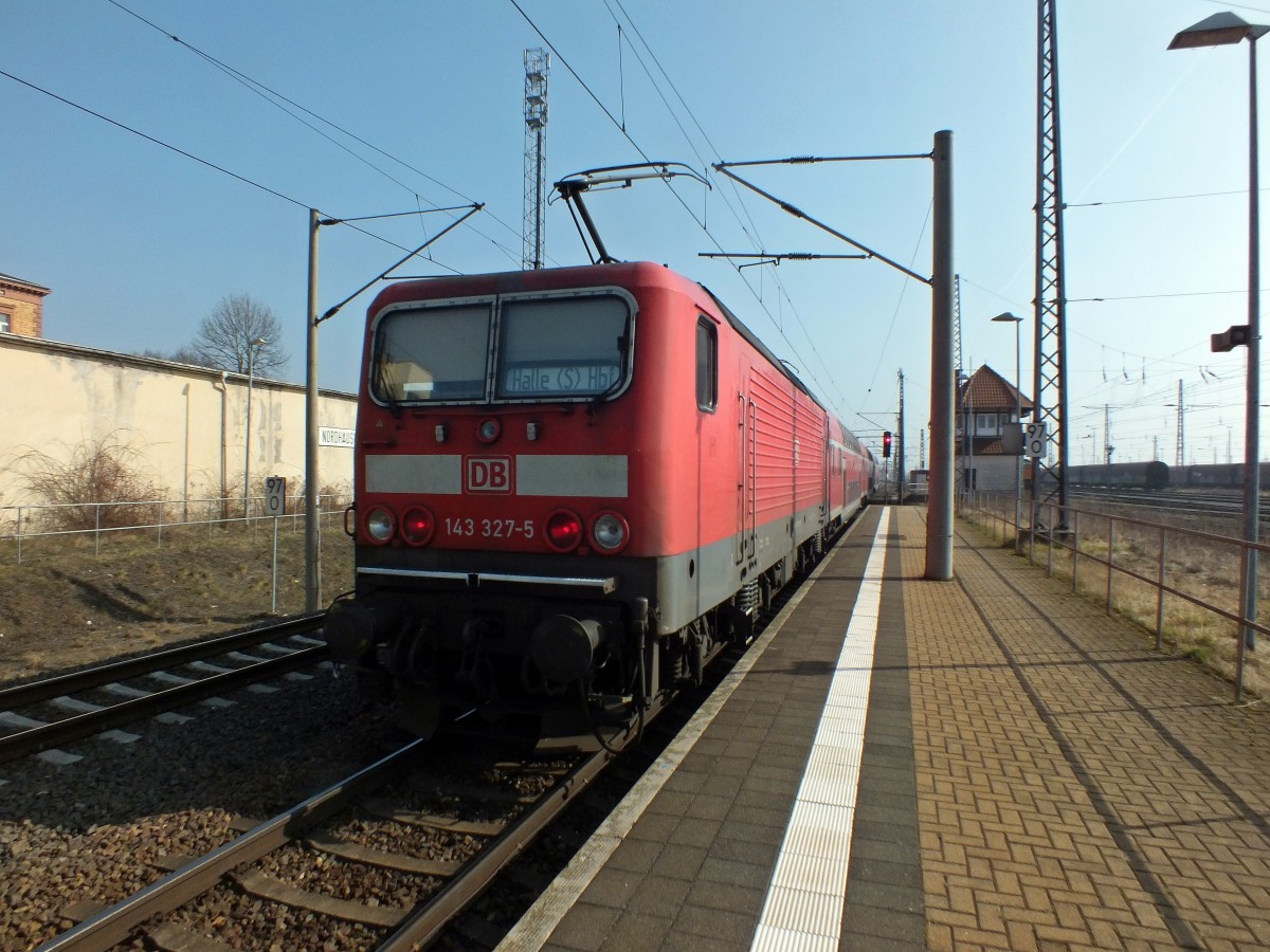 143 327 verl�sst mit einem RE nach Halle (Saale) den Bahnhof Nordhausen.