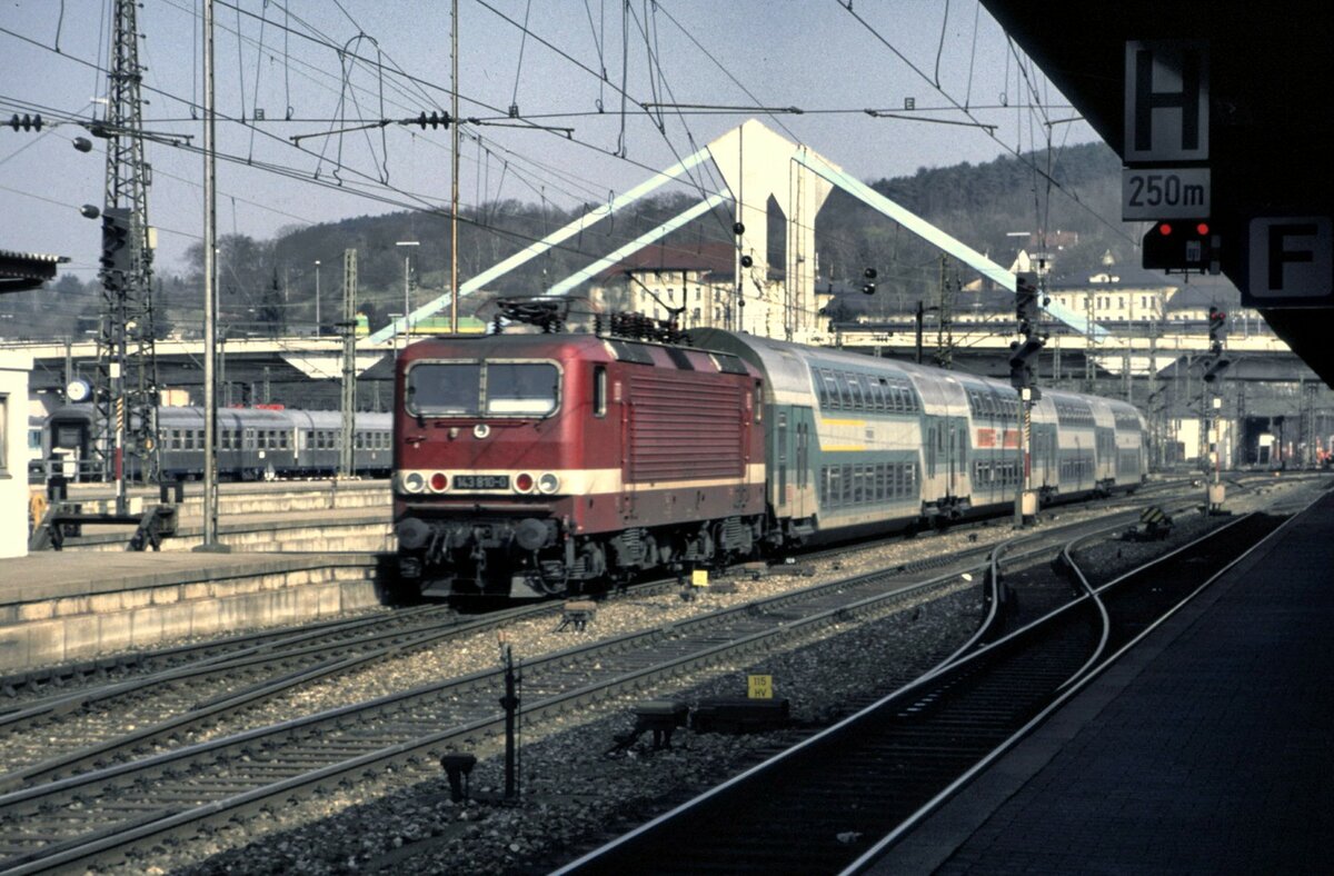 143 810-0 mit Doppelstokzug in Ulm am 06.04.1997.