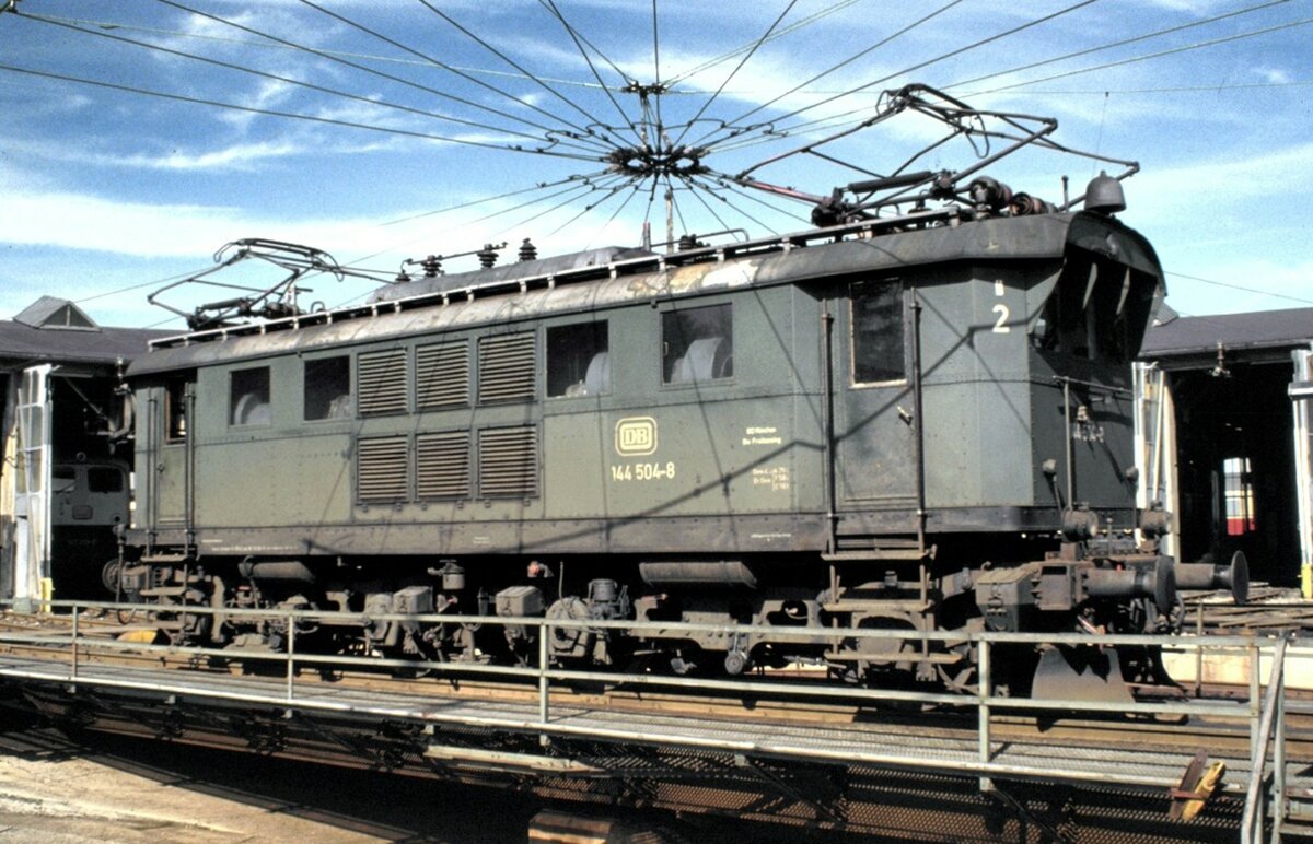 144 504-0 in Freilassing am 22.03.1981.