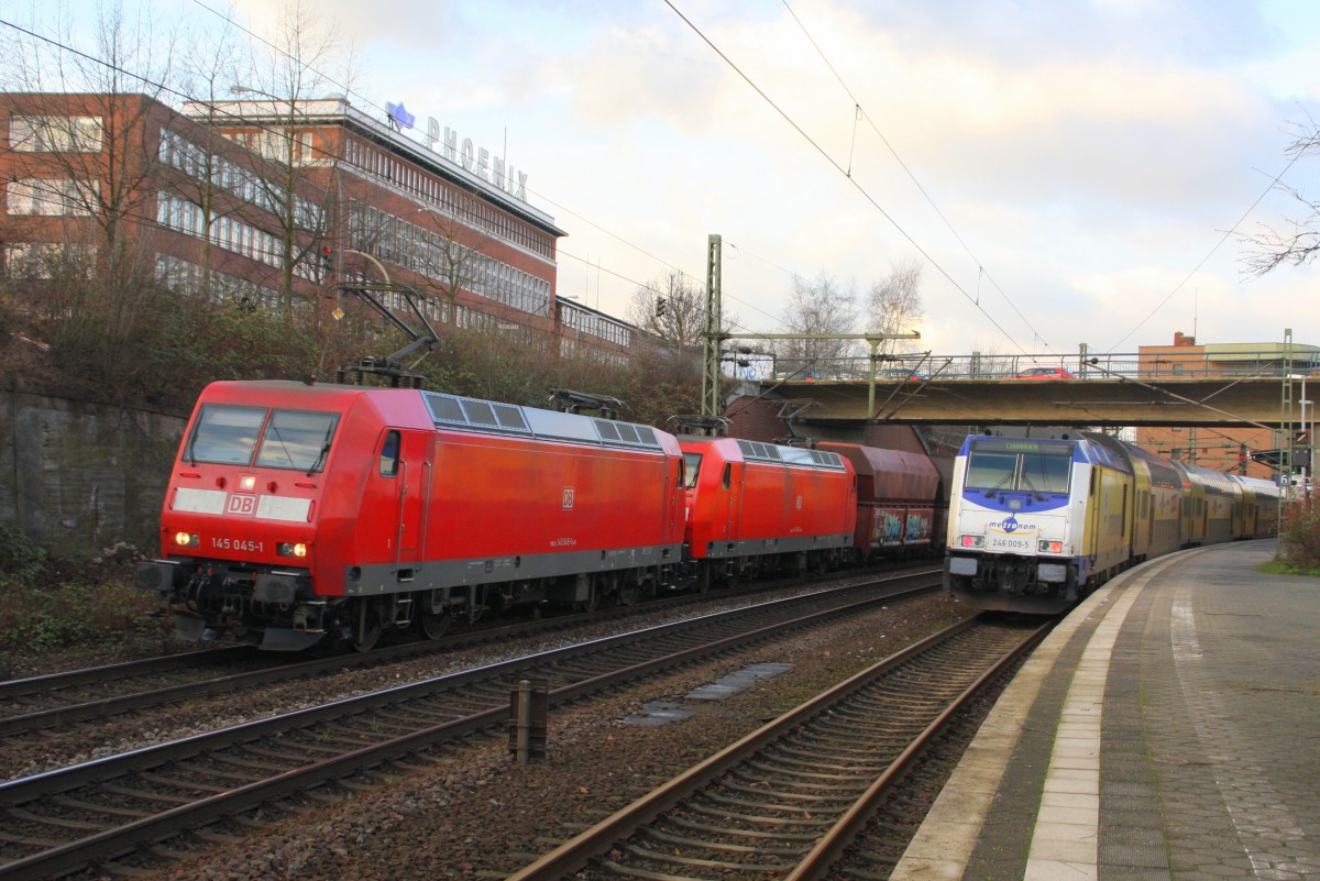 145 045 + 145 049 mit Kohleganzzug
am 29.12.2014 in Hamburg-Harburg 
auf dem Weg nach Süden