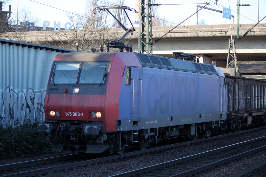 145 088-1(SRI Rail Invest GmbH)fuhr am 17.01.2015 mit Containerwagen von Hamburg-Waltershof kommend gen S�den durch Hamburg-Harburg.
