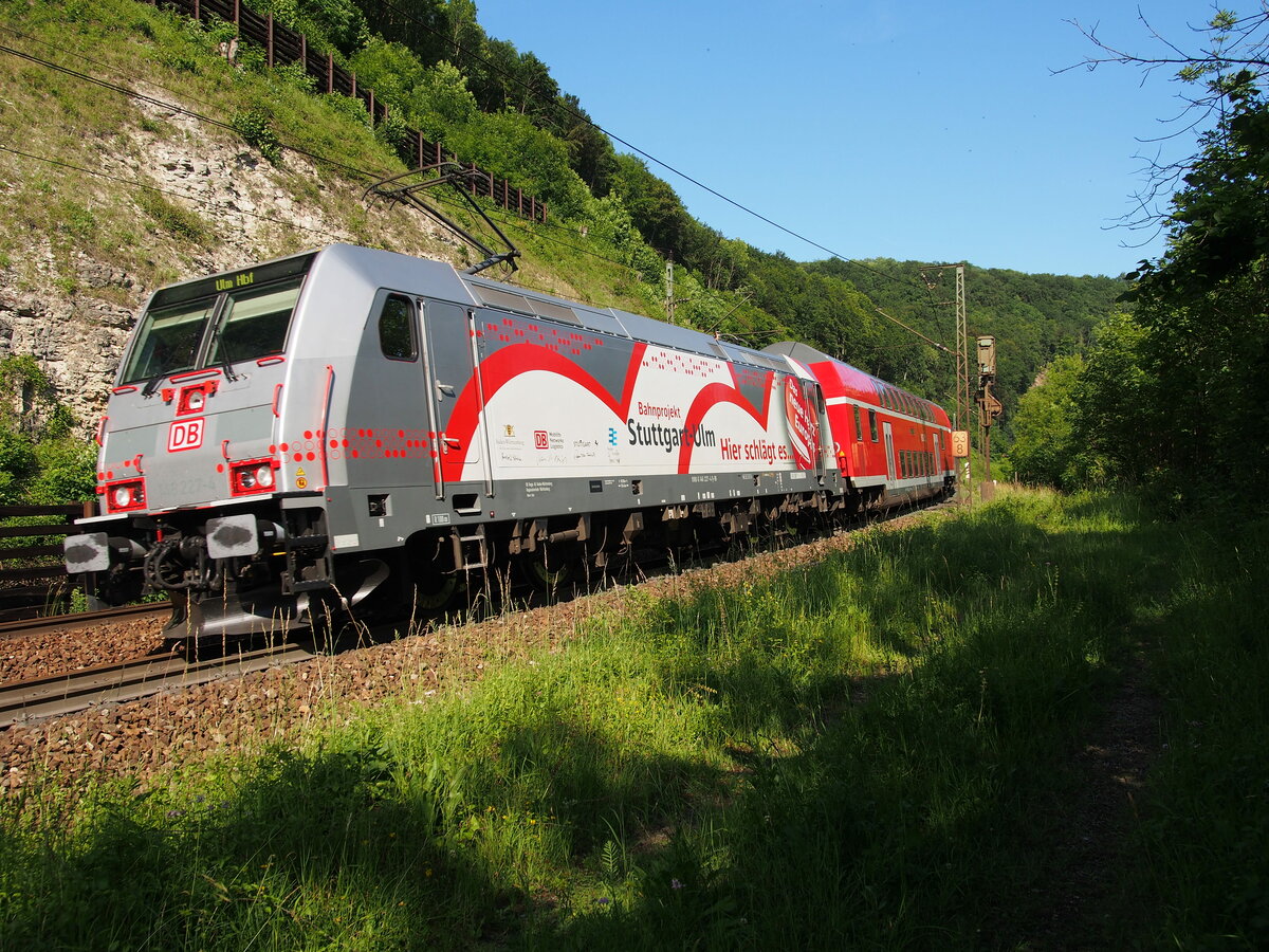 146 227-4 auf der Geislinger Steige am 22.06.2014.