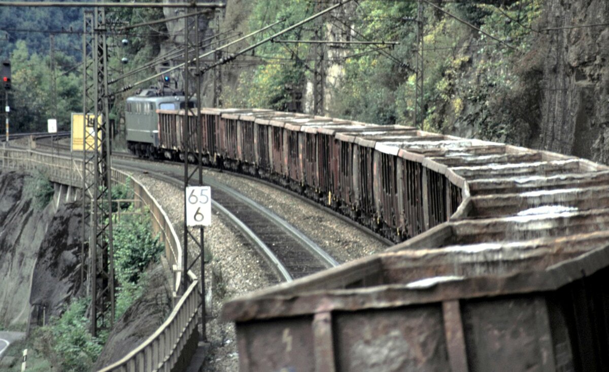 150 mit Hochbordwagen auf der Geislinger Steige (Nachschuß) am 27.09.2001.