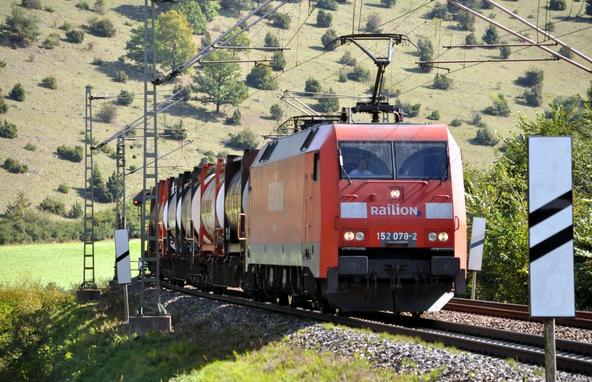 152 078-2 mit Containerzug bei Lonsee am 20.09.2012.