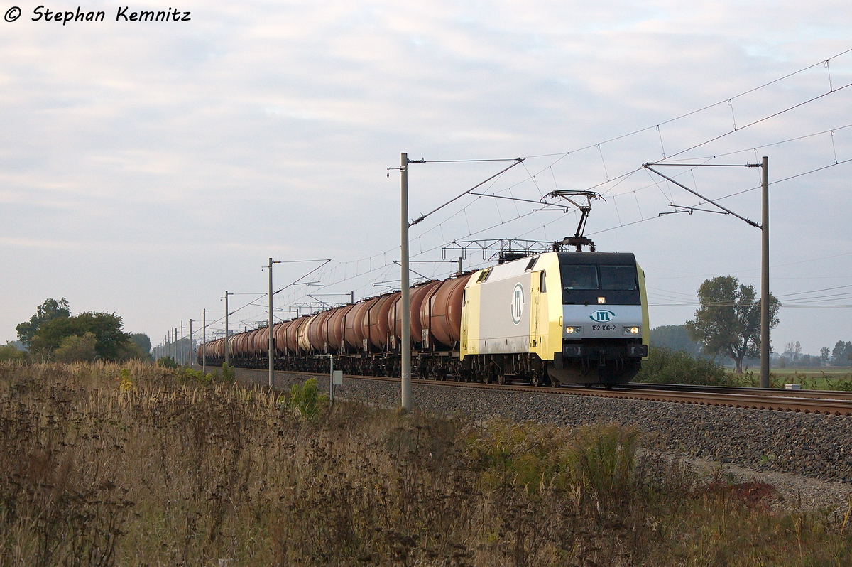 152 196-2 ITL - Eisenbahngesellschaft mbH mit einem Kesselzug  Dieselkraftstoff oder Gas�l oder Heiz�l (leicht)  in Vietznitz und fuhr in Richtung Nauen weiter. 08.10.2013