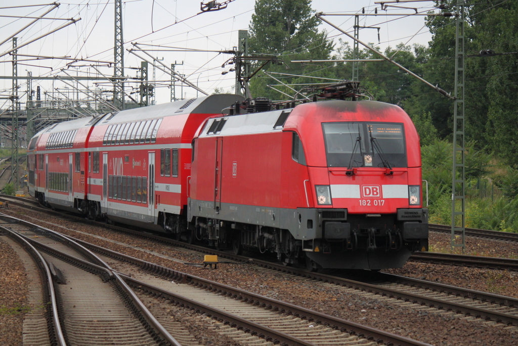 182 017-4 mit S 1 von Mei�en Triebischtal nach Bad Schandau bei der Einfahrt im Dresdeber Hbf.13.07.2015