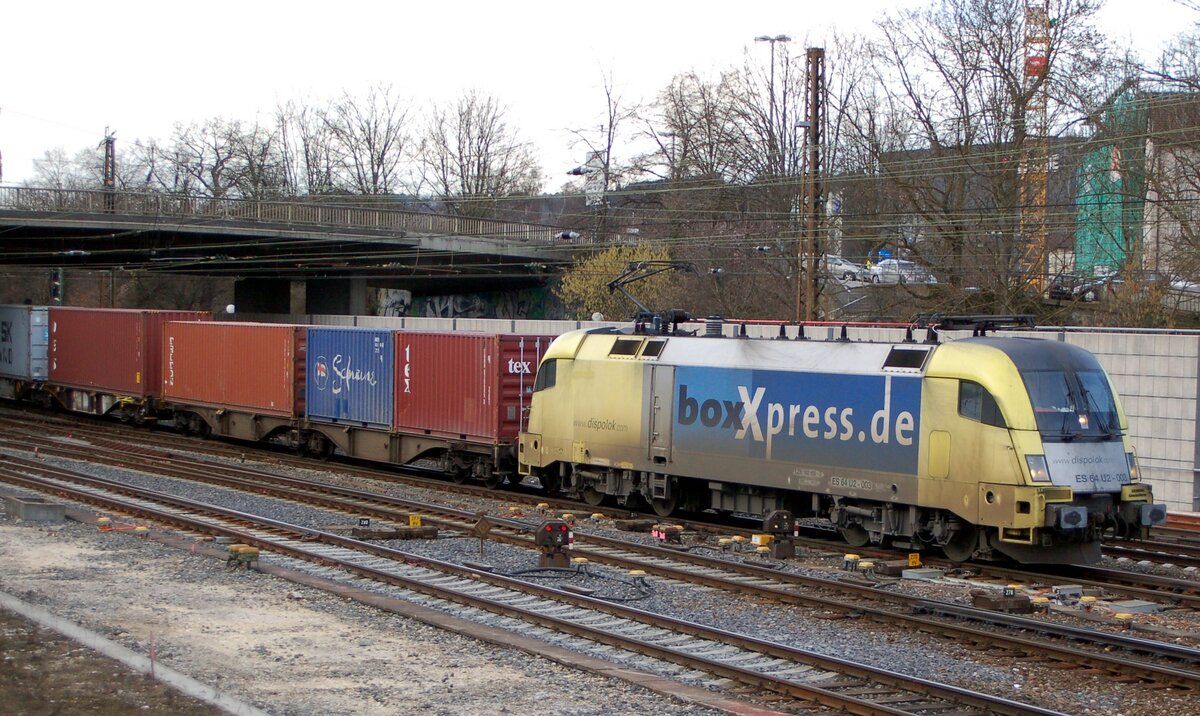 182 503-3 Dispolok ES 64 U 2 003 mit Containerzug in Ulm am 18.03.2009.