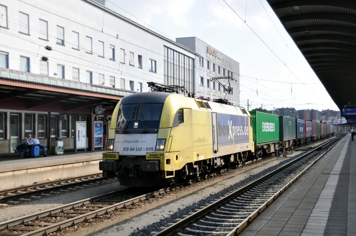 182 515-7 Dispolok ES 64 U2 015 mit Containerzug in Ulm am 19.09.2009.