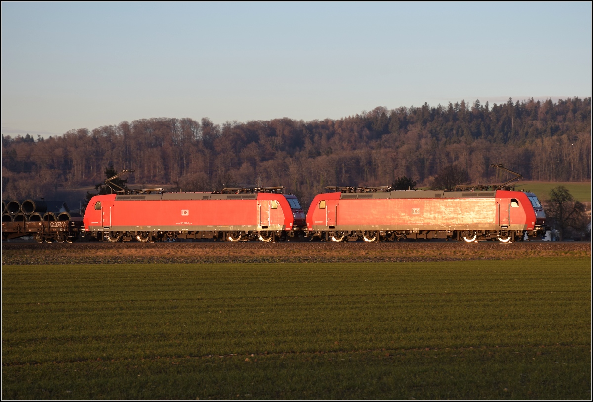 185 113 und 185 097 in Hendschiken. Januar 2022.