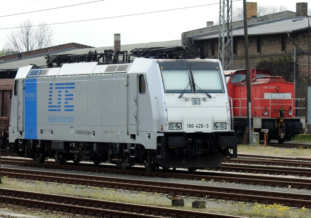 186 426-3 LTE  91 80 6 186 426-3 D-Rpool und  298 313-8 in Eberswalde am 06.05.2017.