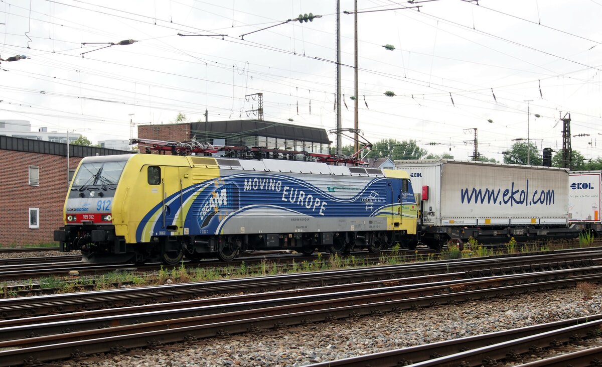 189 912 von Lokomotion mit Containerzug in Ulm am 08.07.2019.