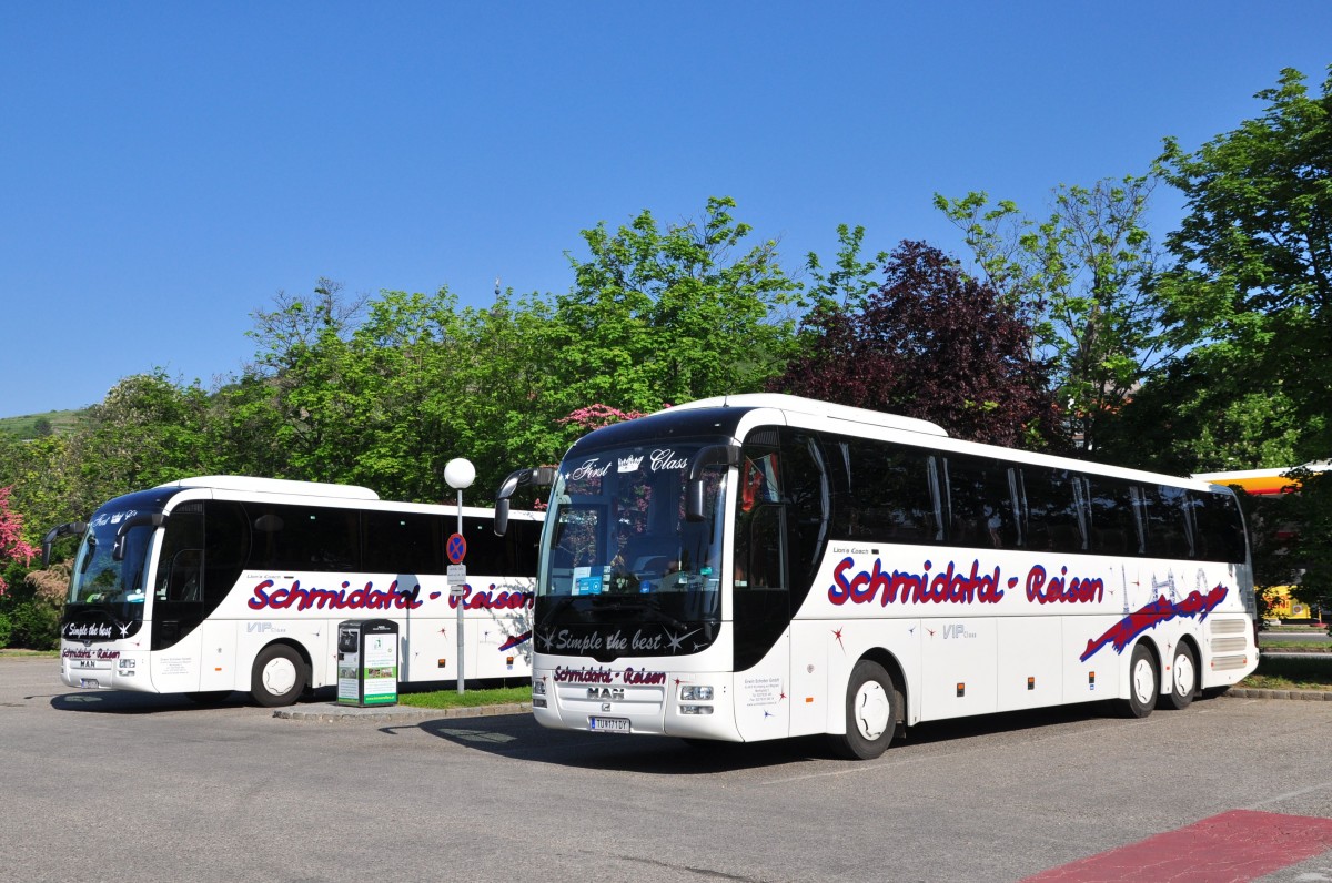 2 mal MAN Lions Coach von Erwin Schober Reisen aus Nieder�sterreich am 16.5.2015 in Krems.