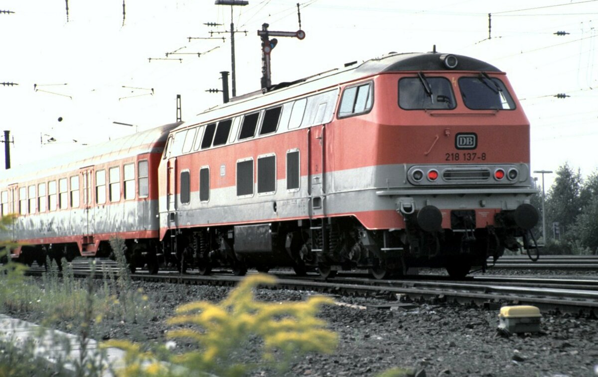 218 137-8 City Bahn bei der Jubil�umsparade 150 Jahre Deutsche Eisenbahn in N�rnberg am 14.09.1985.