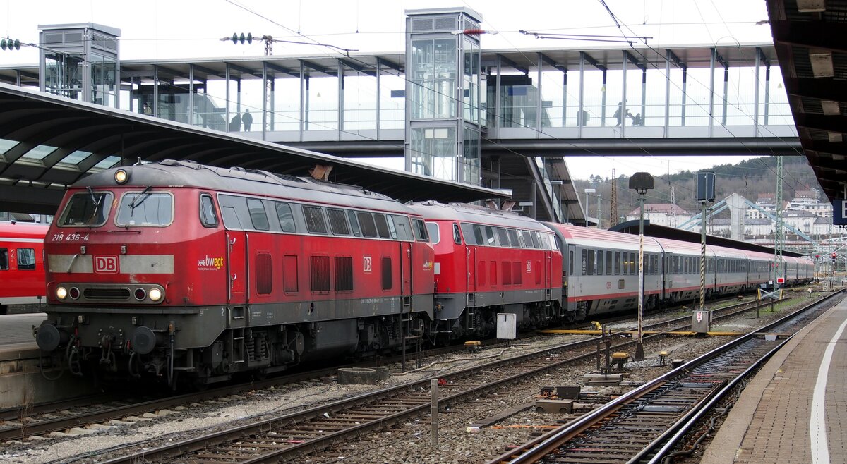 218 436-4 und 218 824-1 mit ÖBB IC 118 in Ulm am 04.01.2020.