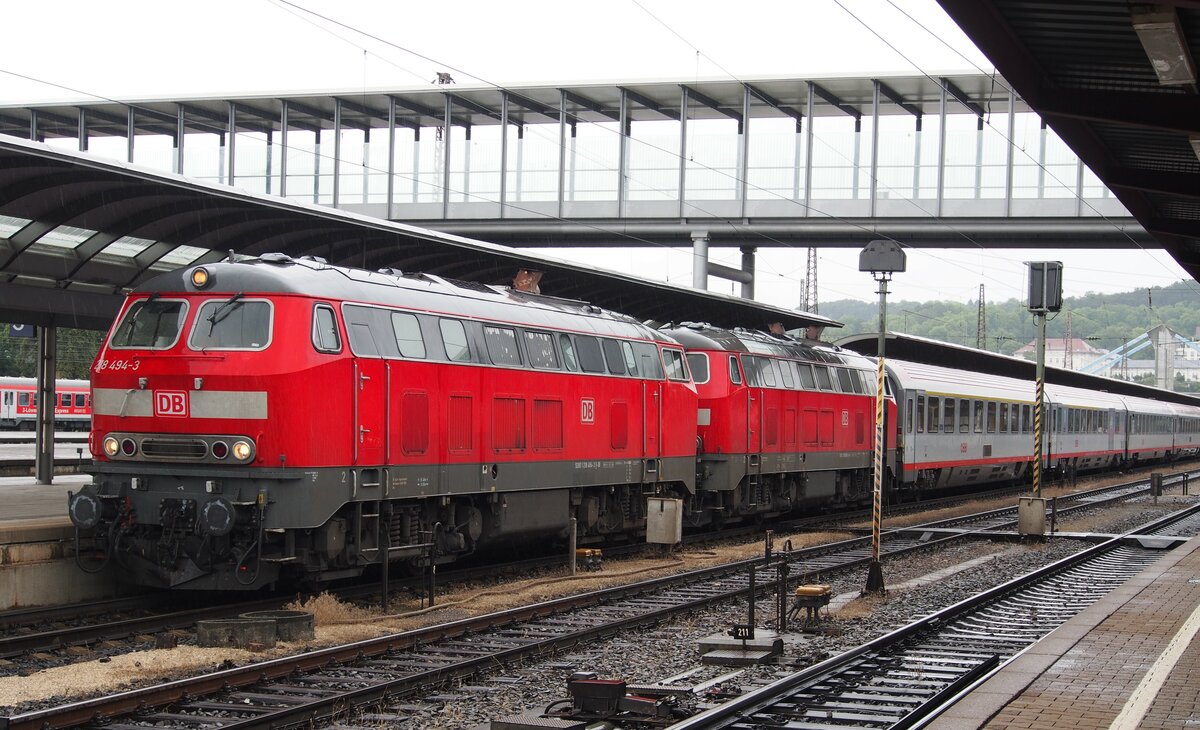 218 495-3 und 218 494-8 mit ÖBB EC in Ulm am 13.07.2014.
