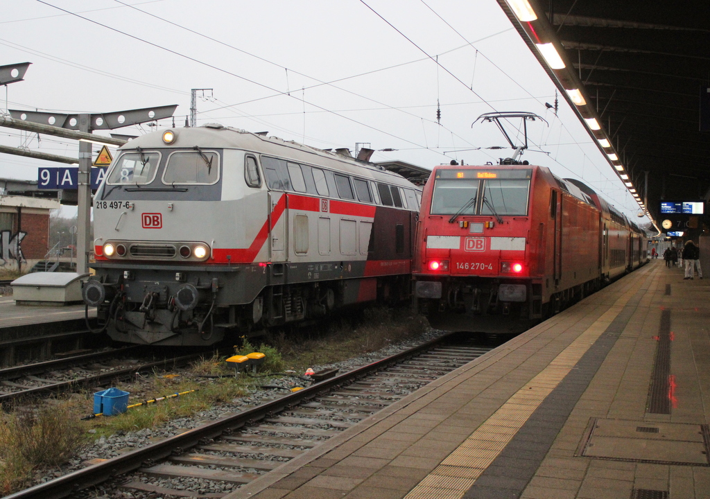 218 497 und 146 270-4 am 27.12.2025 im Rostocker Hbf