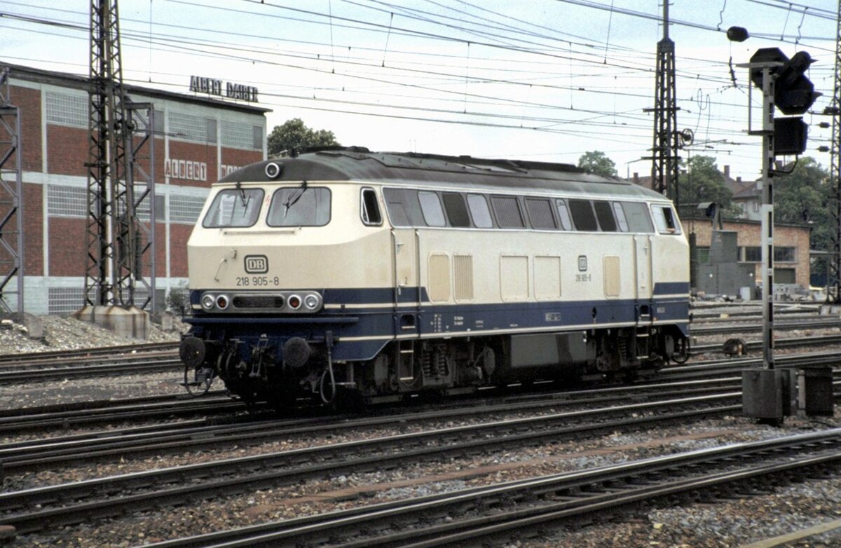 218 905-8 in Ulm am 21.05.1983.