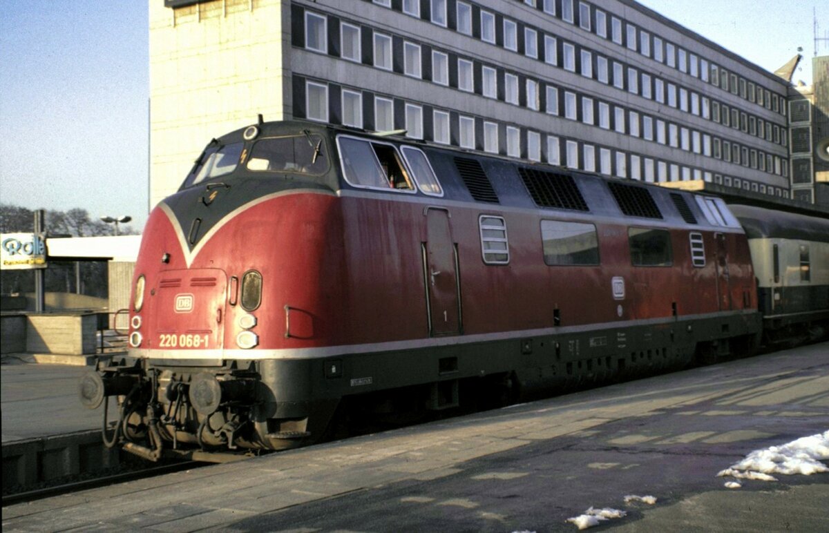 220 068-1 in Braunschweig am 24.02.1983.