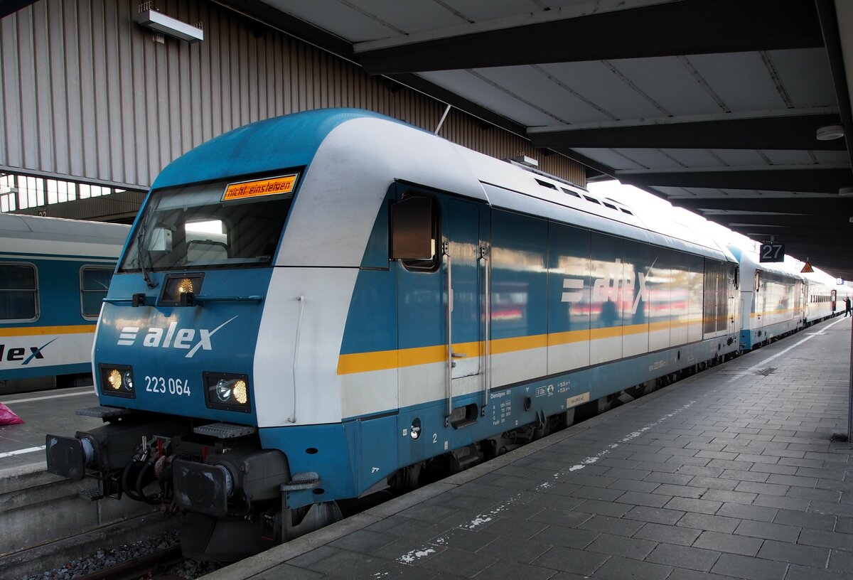 223 064 Alex in München Hbf am 20.11.2016.