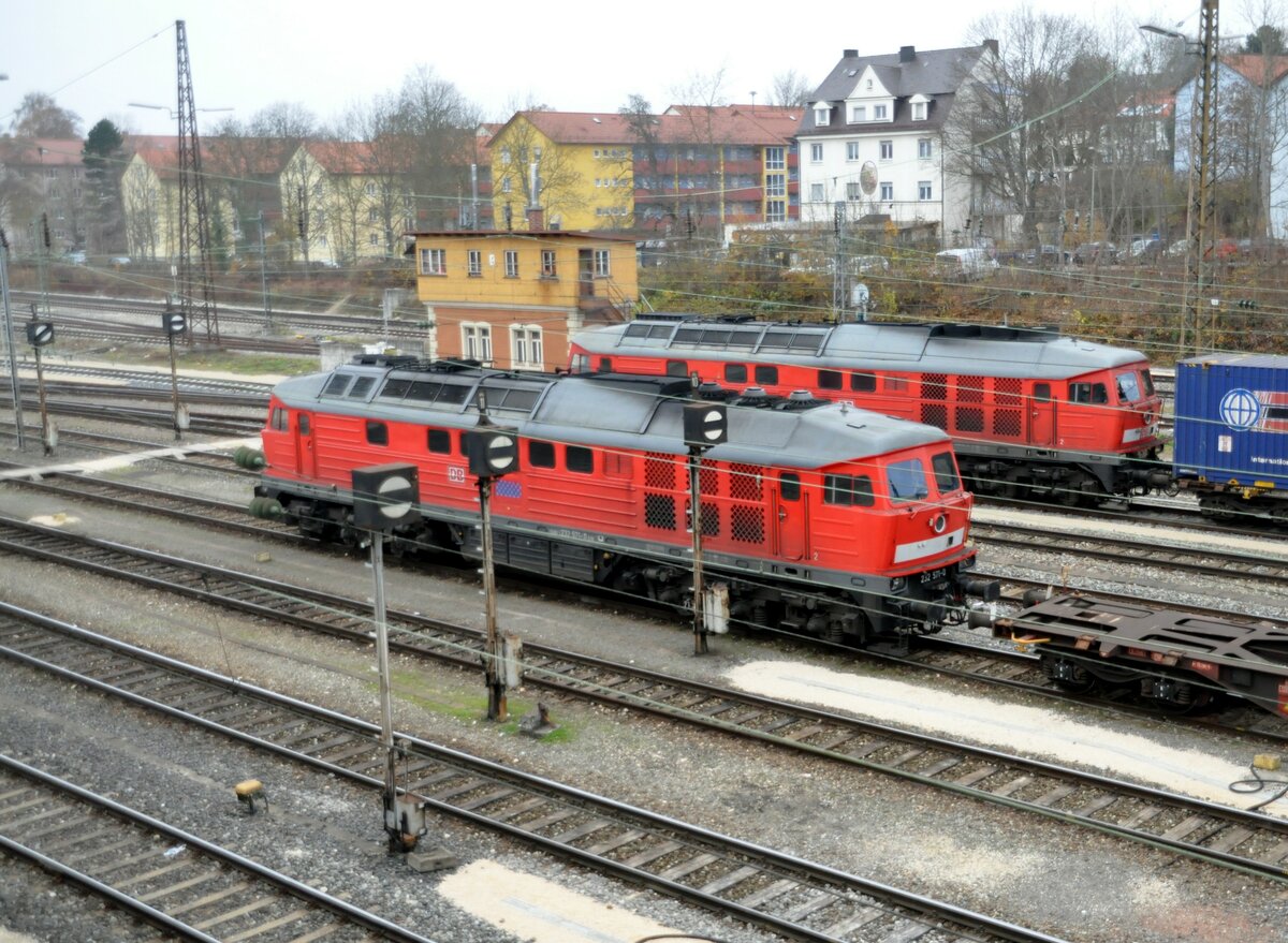 232 571-0 und 232 jeweils mit containerzug in Ulm am 16.11.2012.