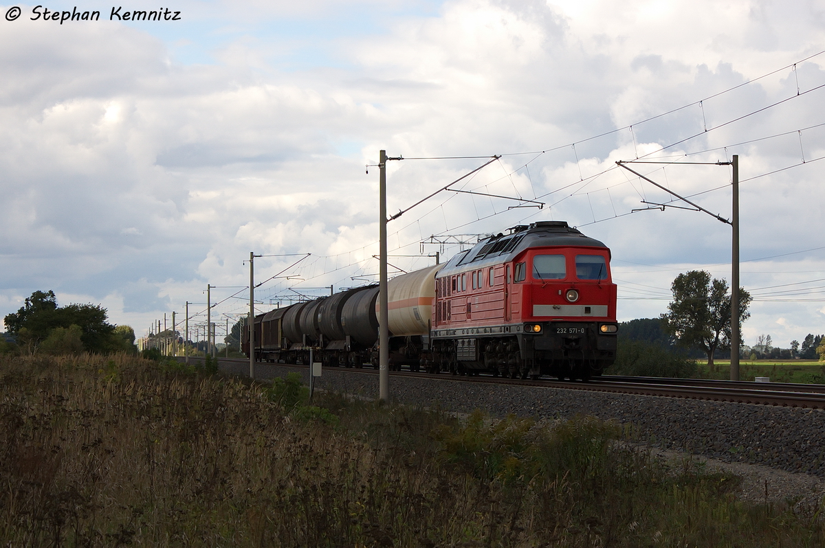 232 571-0 DB Schenker Rail Deutschland AG mit einem gemischtem G�terzug in Vietznitz und fuhr in Richtung Nauen weiter. 27.09.2013
