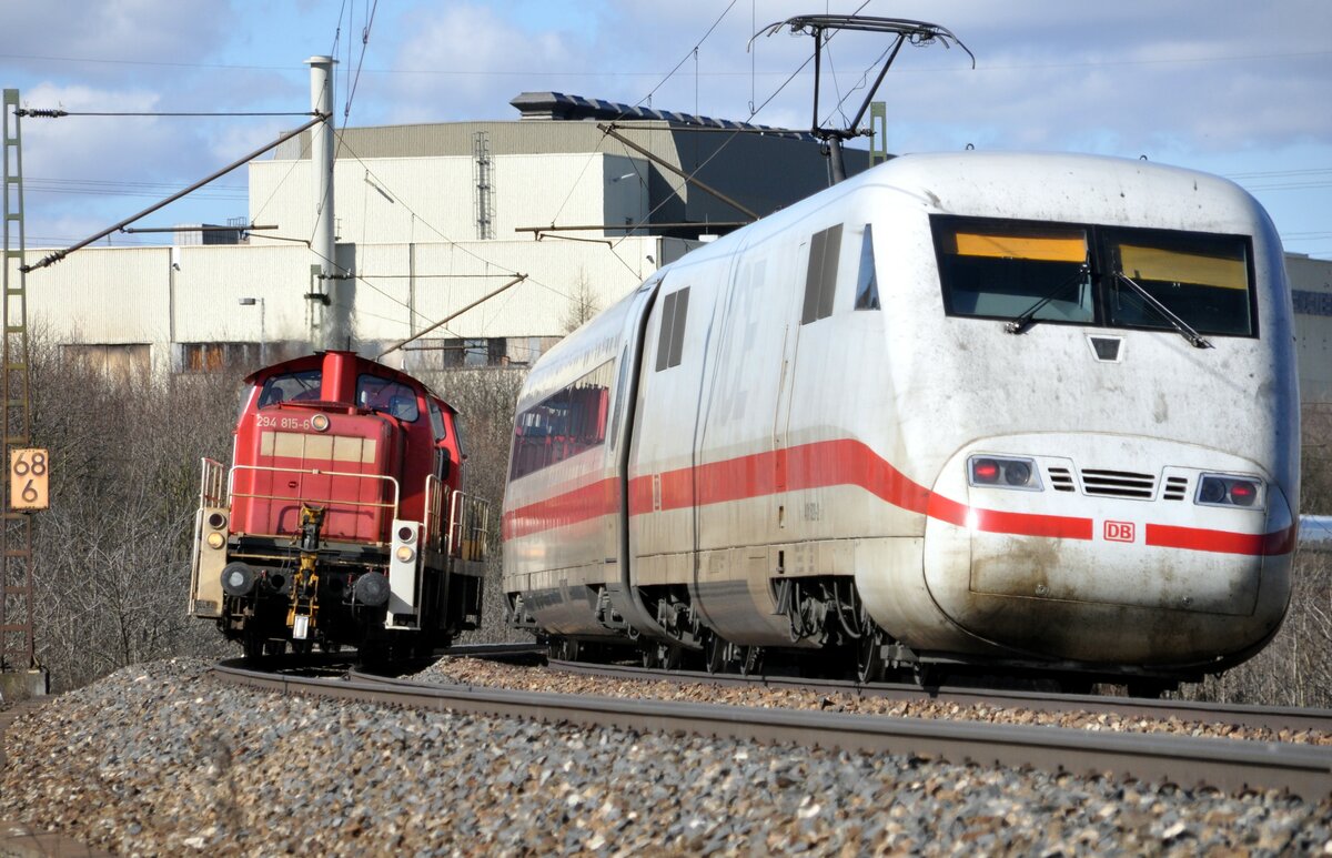 294 815-6 und 401 020 in Amstetten am 01.03.2010.
