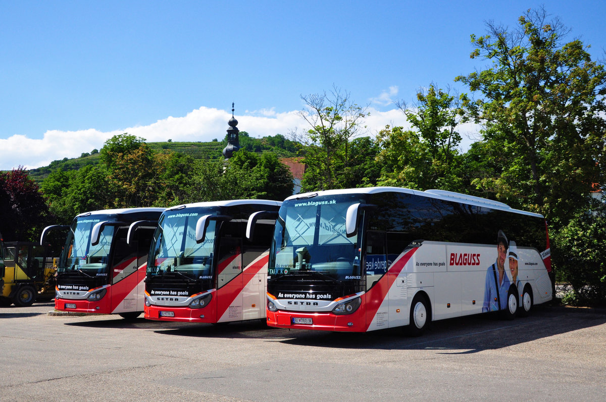 3 Setra 516 HD von Blaguss aus der SK in Krems gesehen.