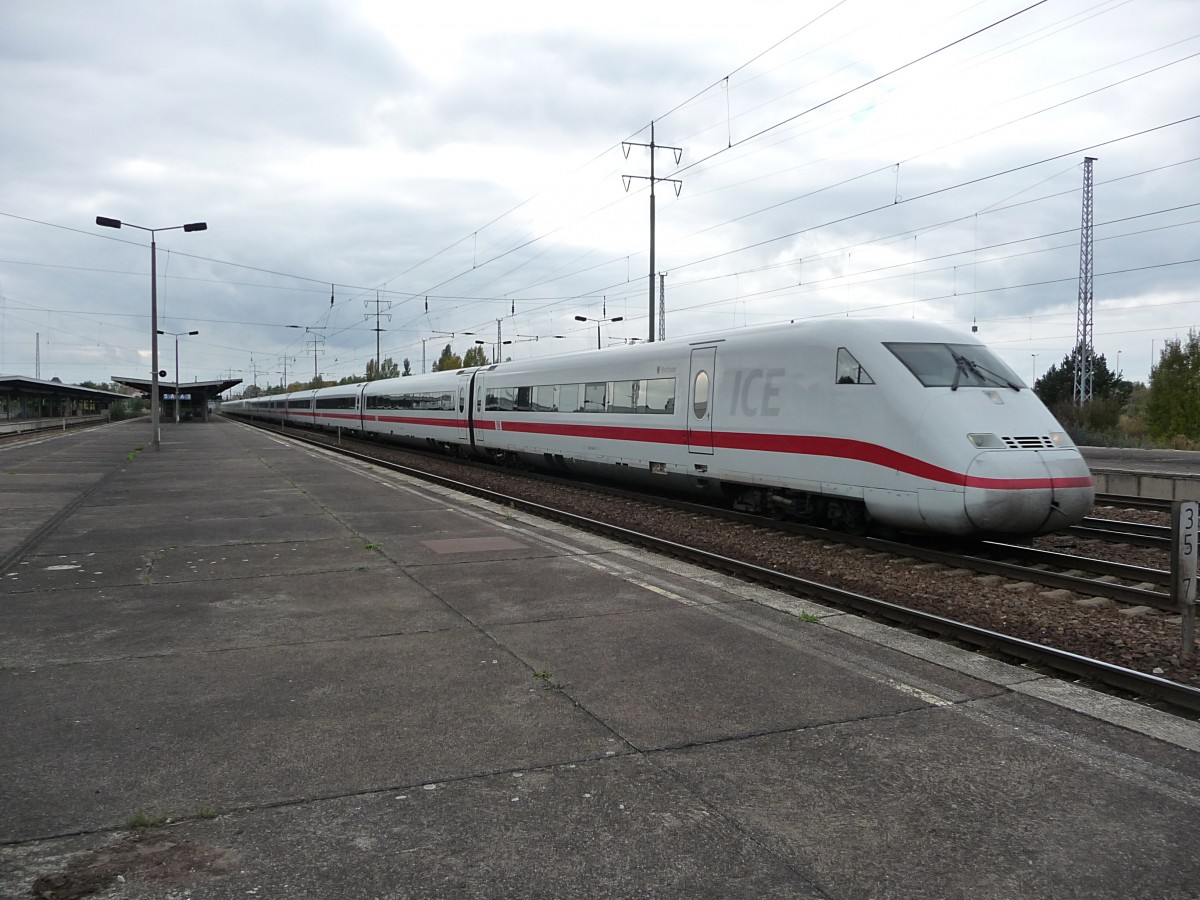 402 042 und 402 040 durchfahren als Leerfahrt am 7.10.13 Sch�nefeld Flughafen in Richtung Betriebswerk Rummelsburg.