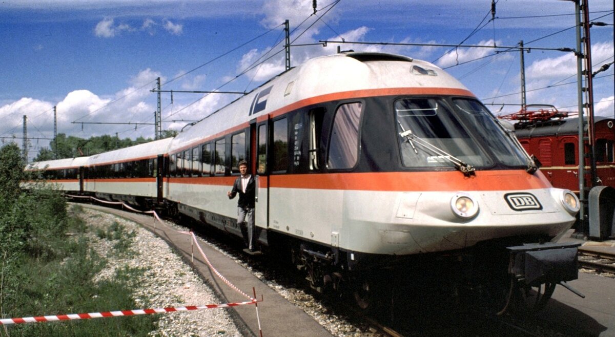403 001-1 bei der Ausstellung 100 Jahre Elektrische Lokomotive in M�nchen Freimann am 25.05.1979.