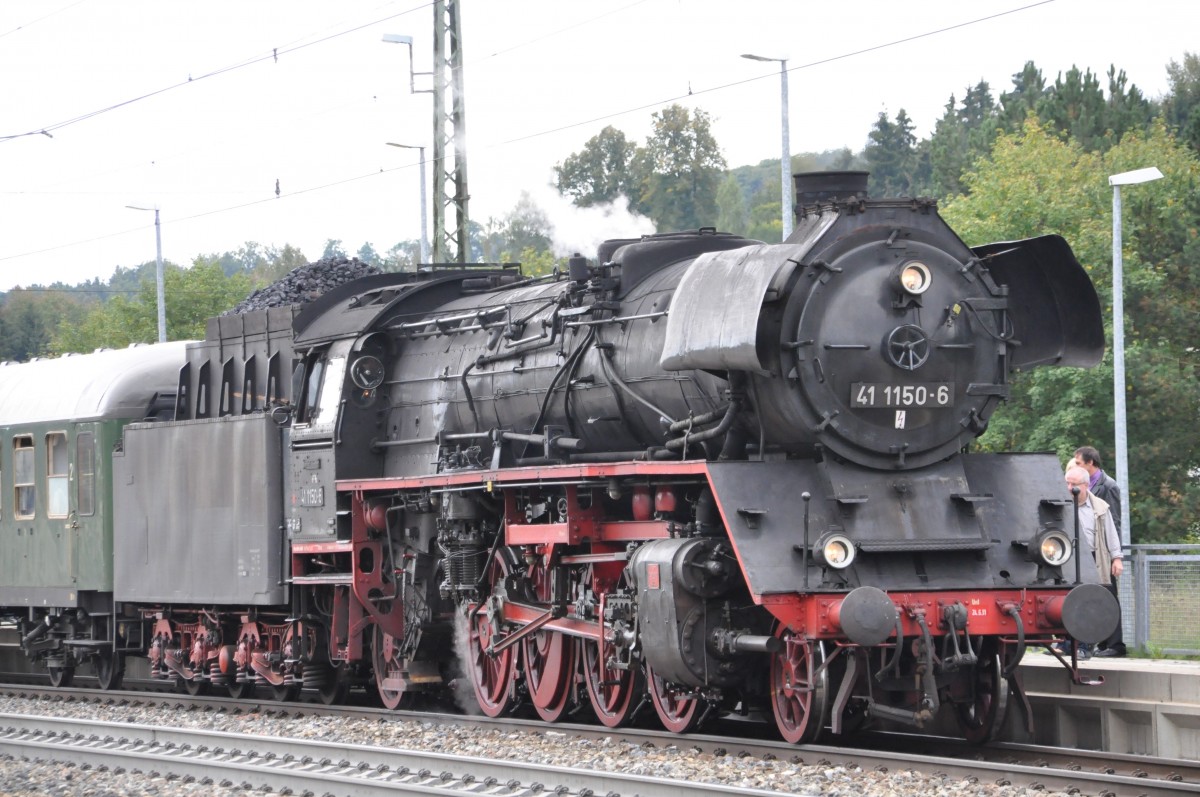 41 1150-6, ehemals DR-Lok, zu erkennen am Knorr-Vorwärmer, in Amstetten am 17.09.2011.